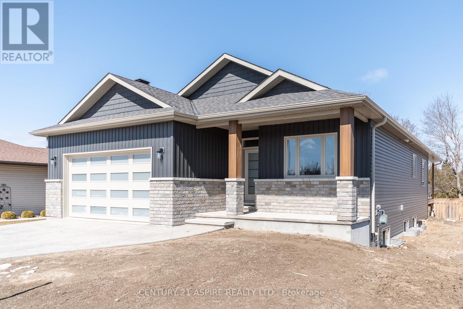 389 Patricia Avenue, Pembroke, Ontario  K8A 7Y2 - Photo 2 - X12090700