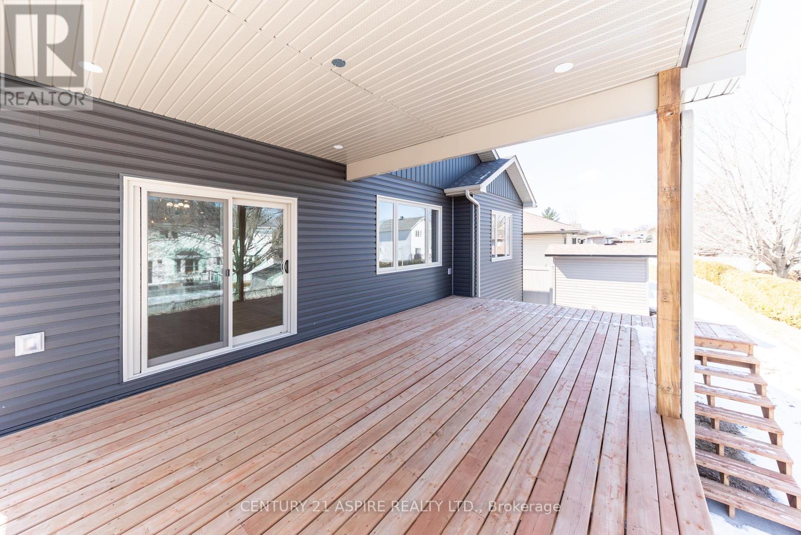 389 Patricia Avenue, Pembroke, Ontario  K8A 7Y2 - Photo 5 - X12090700