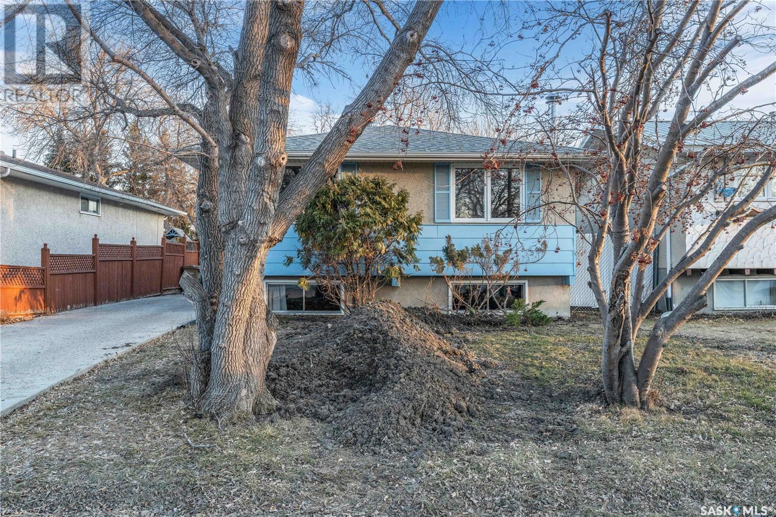 Property at 15 Turner CRESCENT image 2