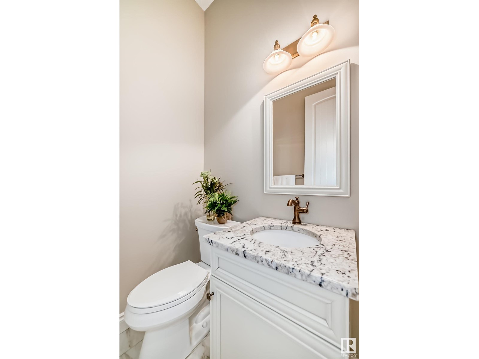 Property at 631 HOWATT DR SW image 3