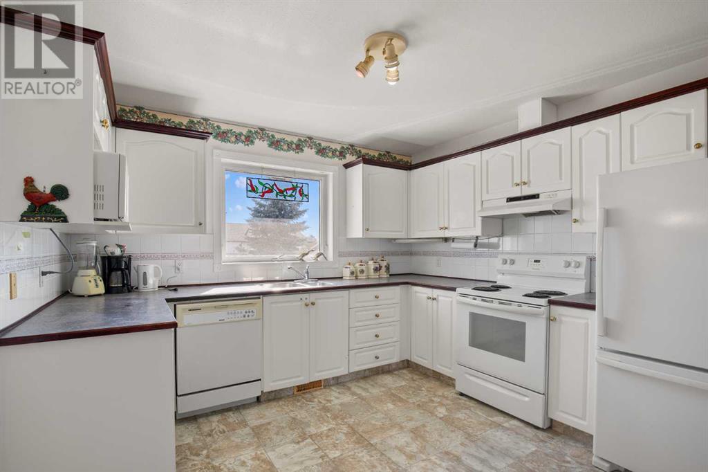 4337 60a Avenuecrescent, Innisfail, Alberta  T4G 1V9 - Photo 7 - A2209075