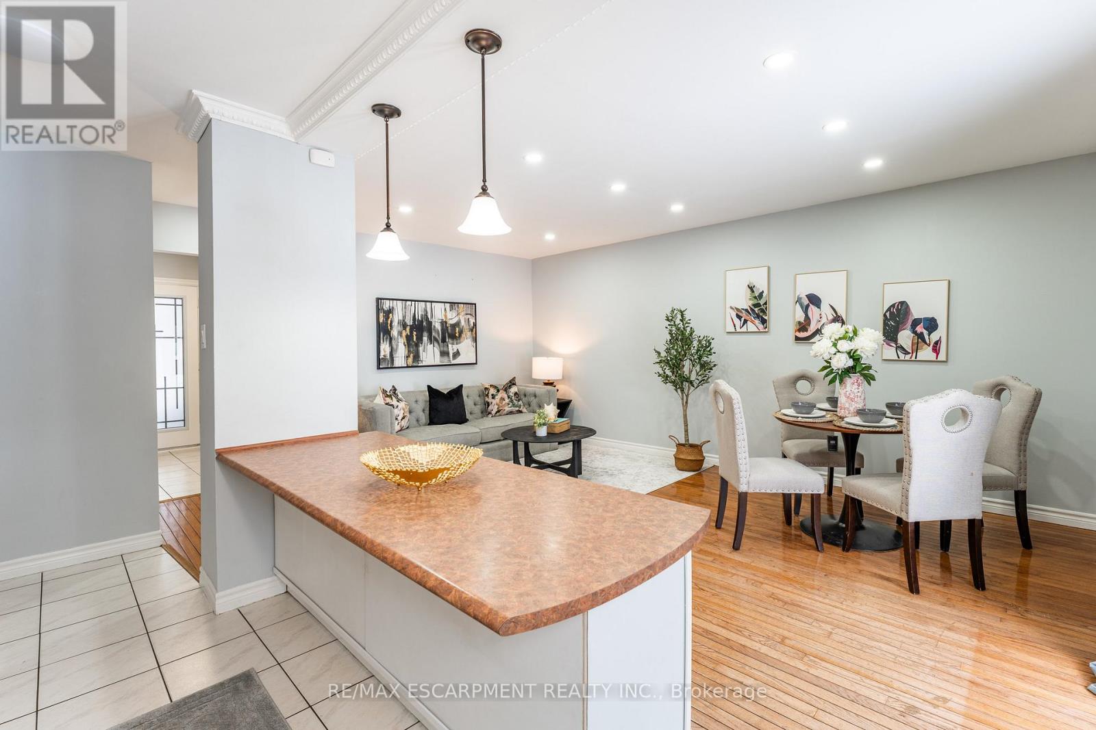 68 Gledhill Crescent, Hamilton (Gourley), Ontario  L9C 6H4 - Photo 8 - X12090772