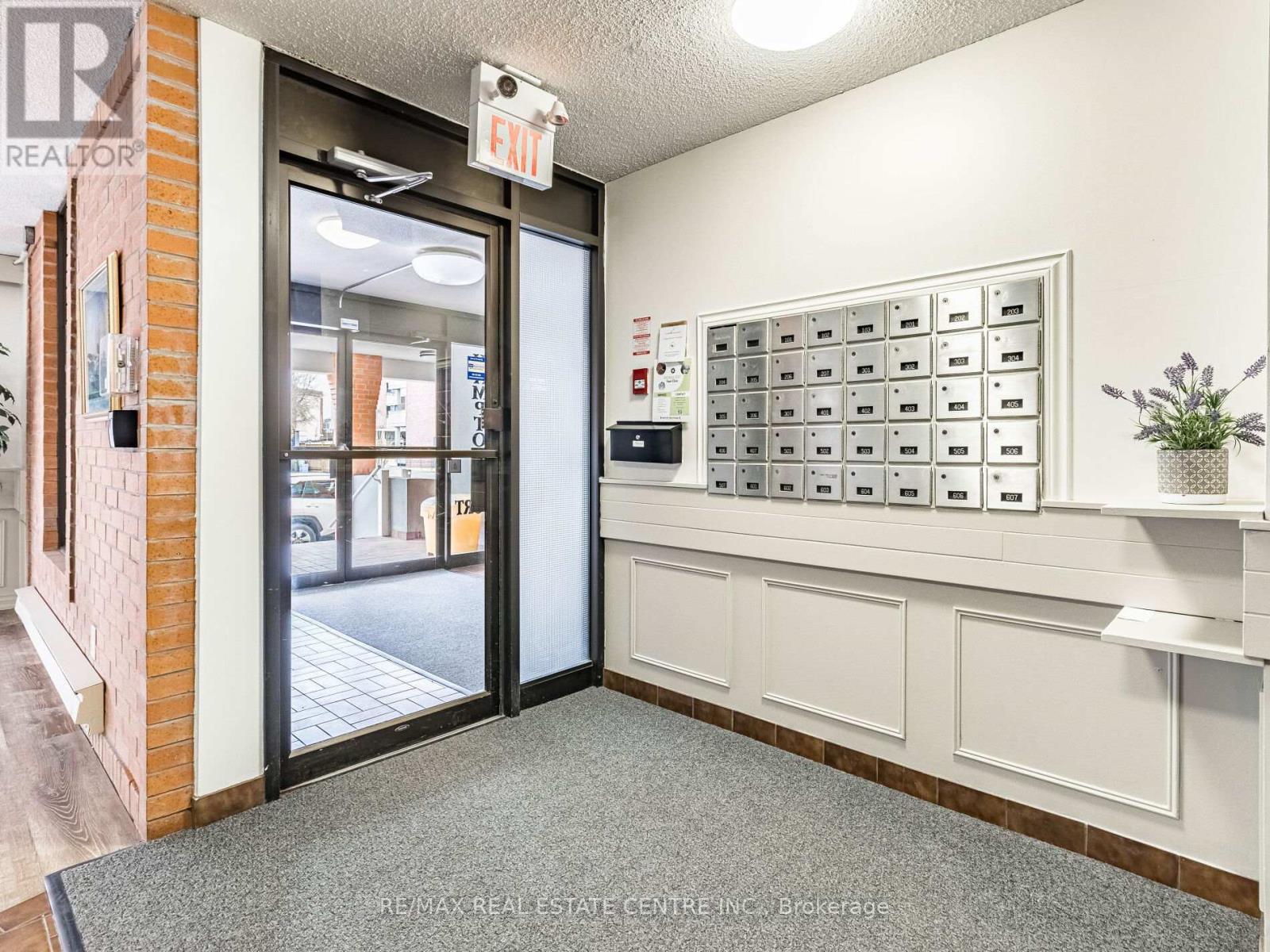 406 - 23 Main Street, Hamilton, Ontario  L9H 2P7 - Photo 9 - X12090780