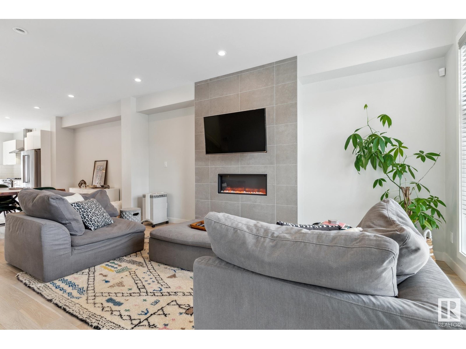 Property at 10811 63 AV NW image 4