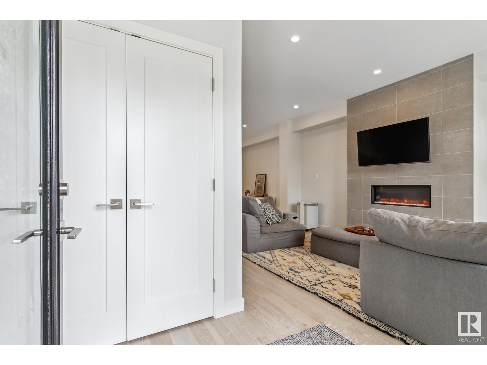 Property at 10811 63 AV NW image 3