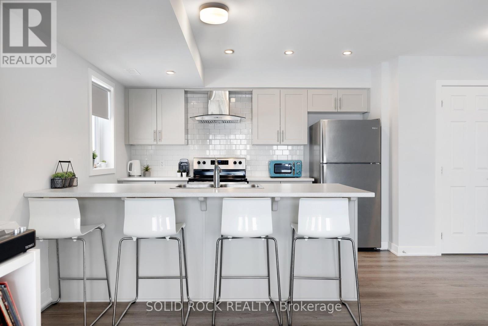 Property at 512 PILOT PRIVATE image 3