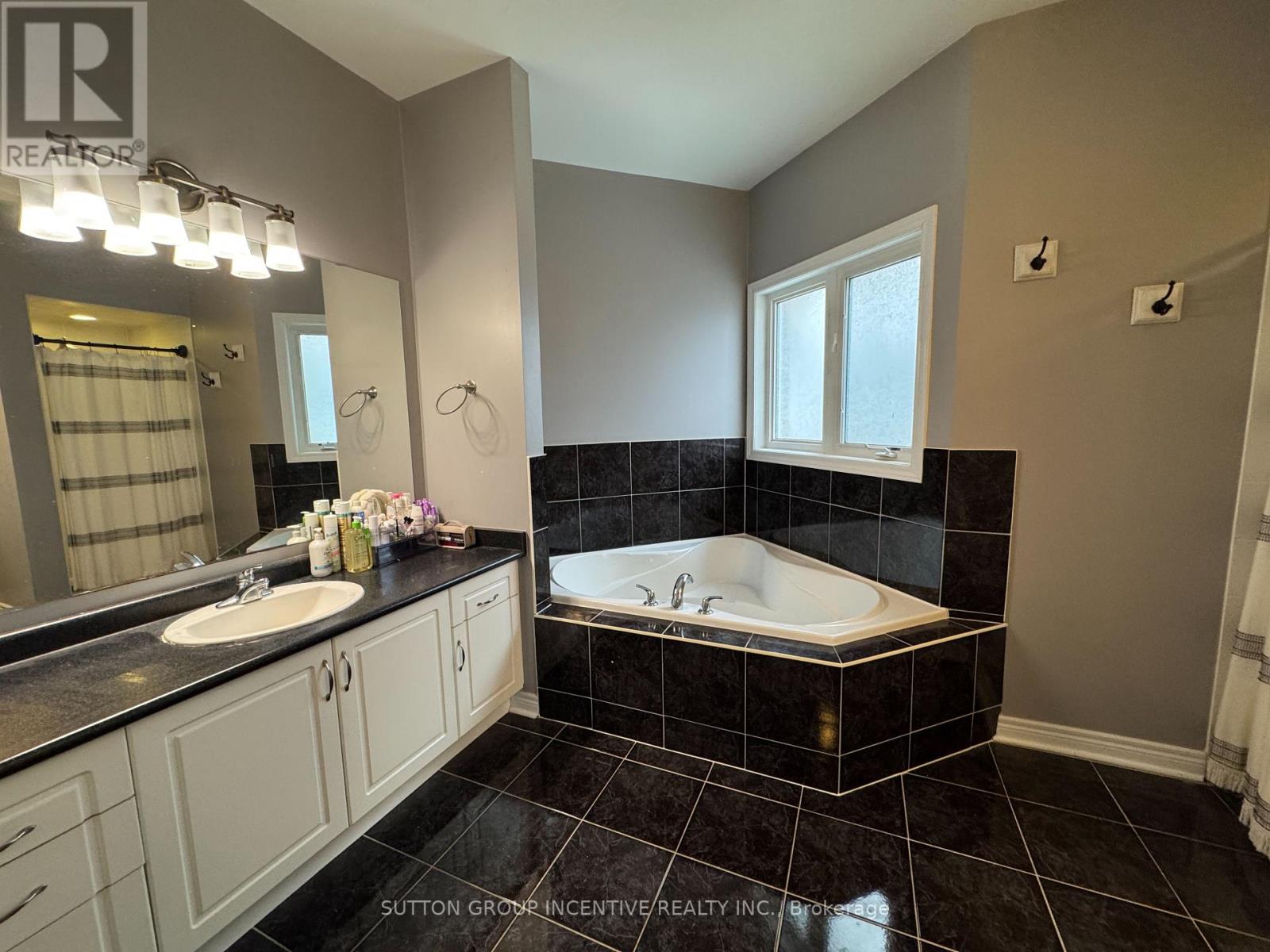 2 Camelot Square, Barrie, Ontario  L4M 0C2 - Photo 19 - S12090795