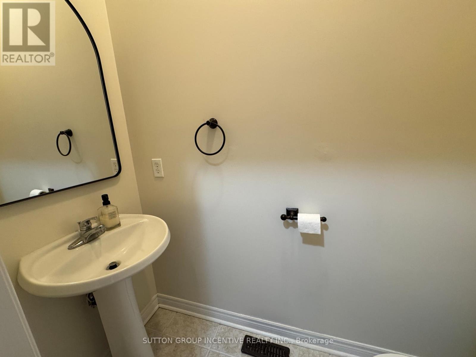 2 Camelot Square, Barrie, Ontario  L4M 0C2 - Photo 24 - S12090795
