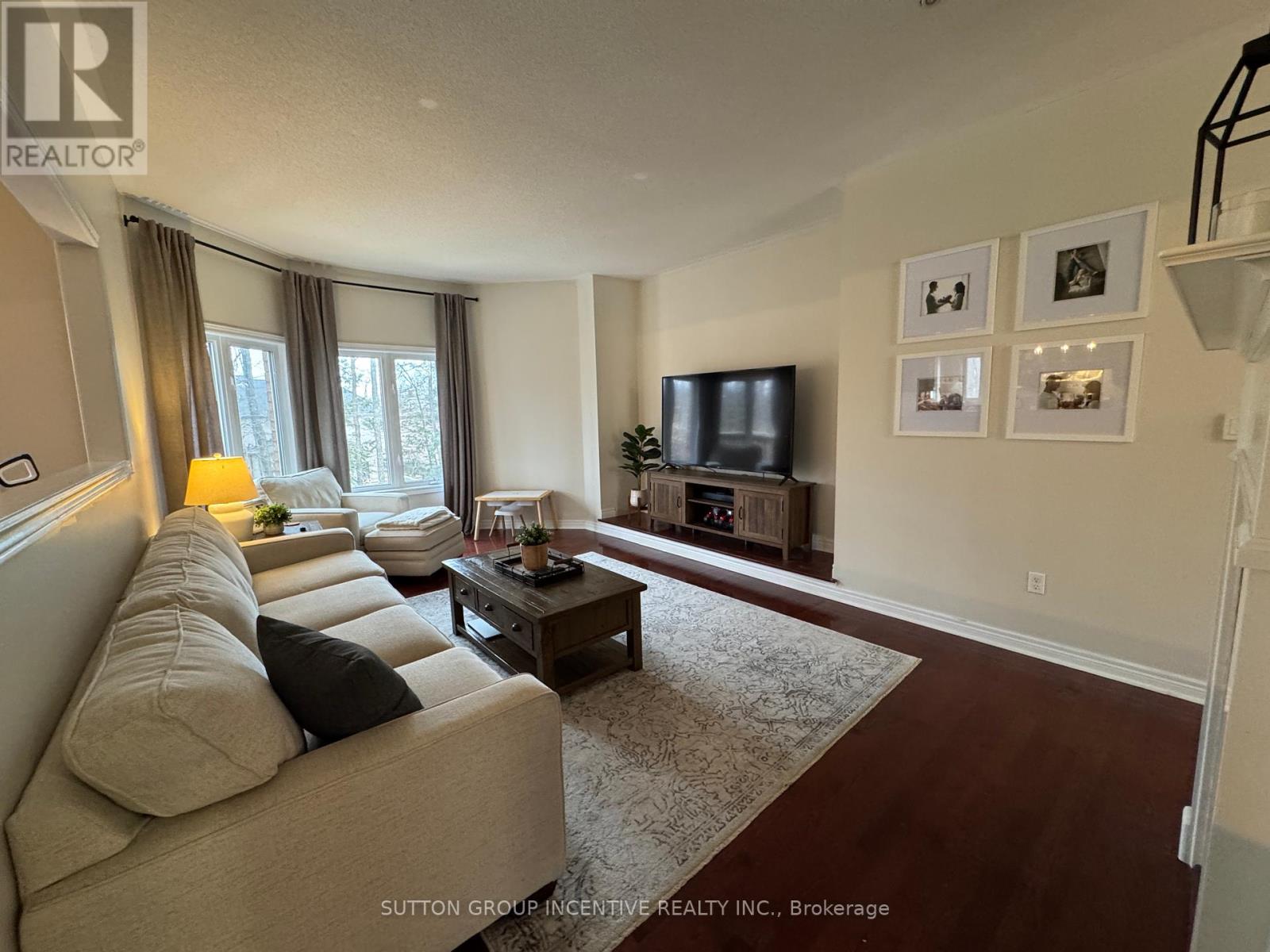 2 Camelot Square, Barrie, Ontario  L4M 0C2 - Photo 8 - S12090795