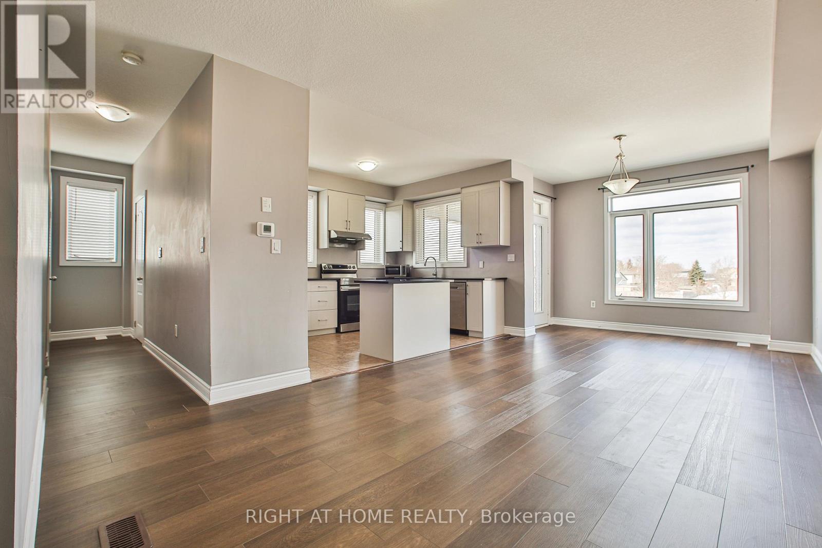 102 - 590 North Service Road, Hamilton, Ontario  L8E 0K5 - Photo 10 - X12090785