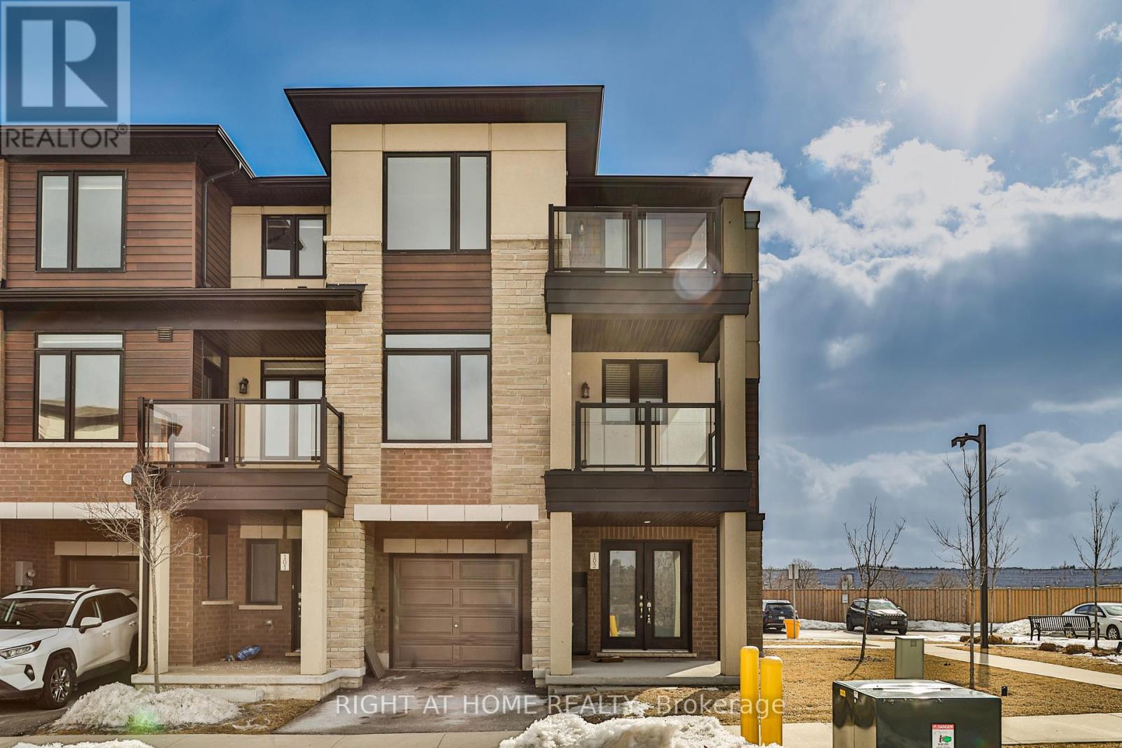 Property at 102 - 590 NORTH SERVICE ROAD image 2