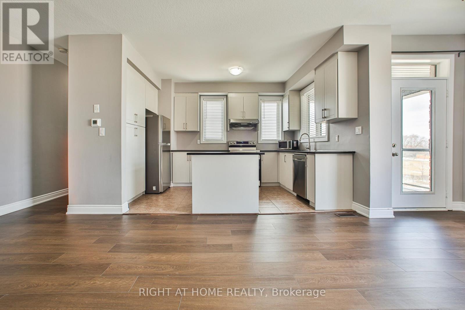 102 - 590 North Service Road, Hamilton, Ontario  L8E 0K5 - Photo 20 - X12090785