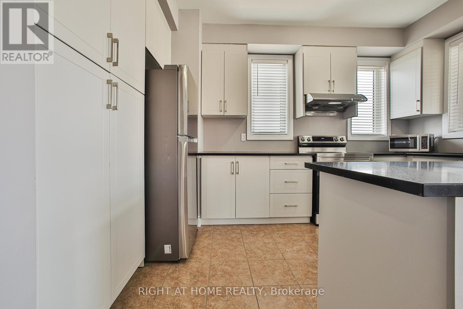 102 - 590 North Service Road, Hamilton, Ontario  L8E 0K5 - Photo 21 - X12090785