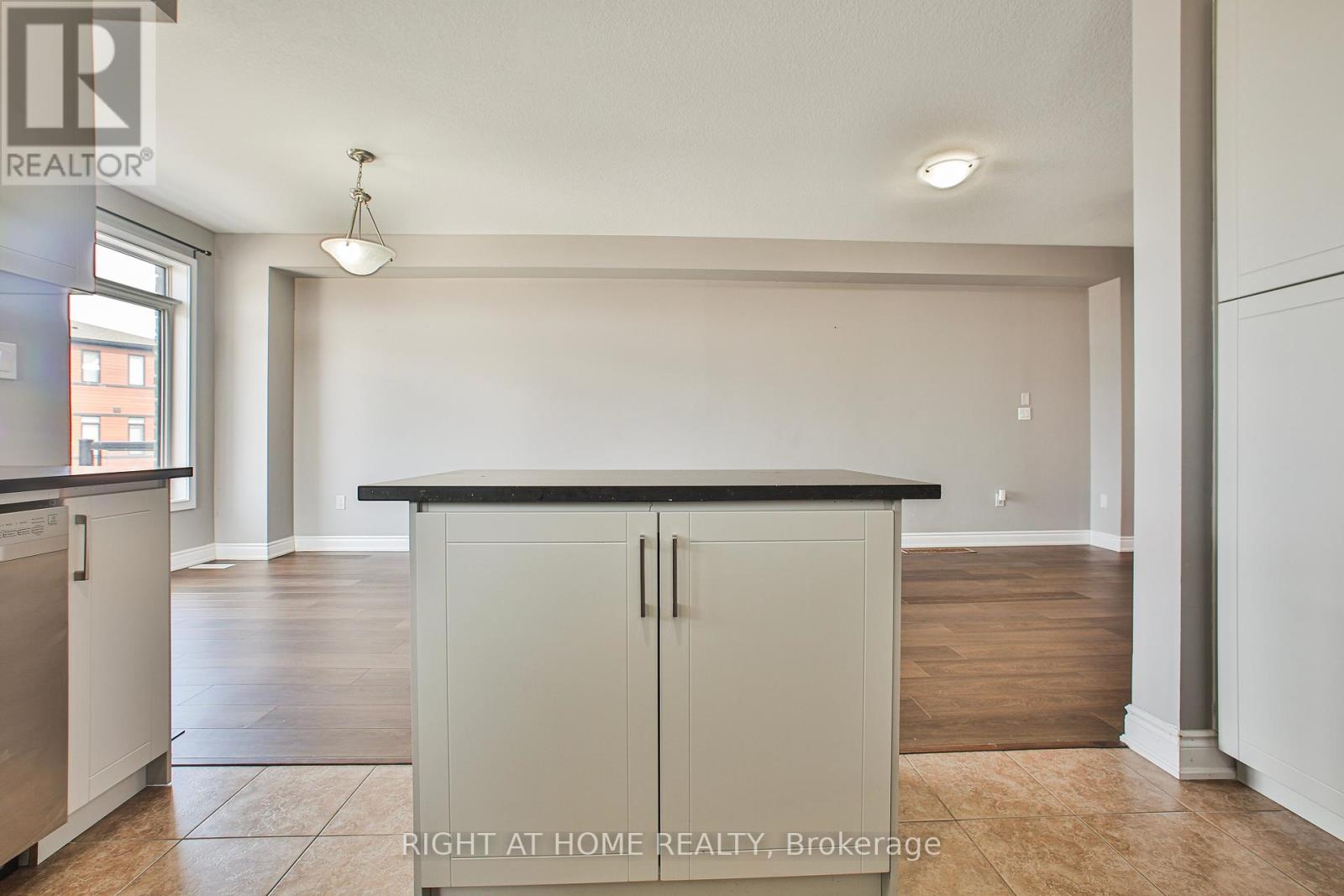 102 - 590 North Service Road, Hamilton, Ontario  L8E 0K5 - Photo 25 - X12090785