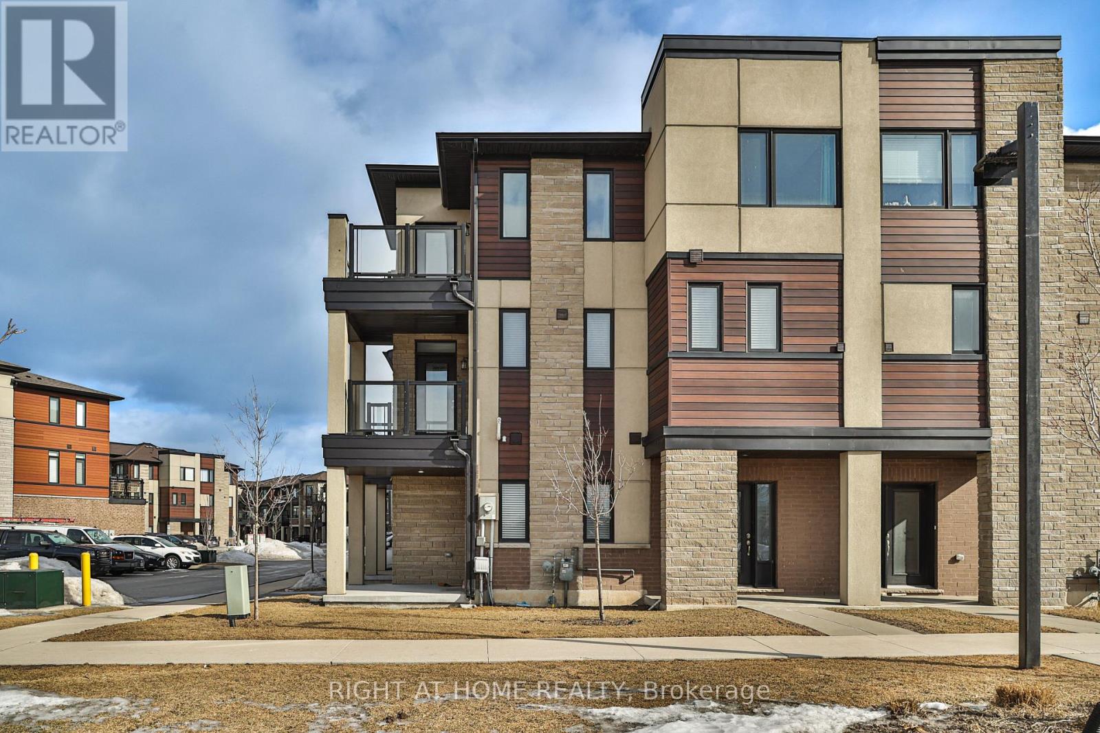 Property at 102 - 590 NORTH SERVICE ROAD image 3