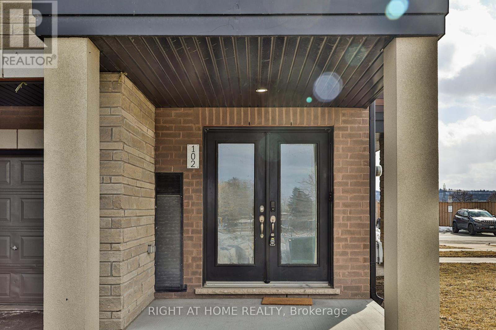 Property at 102 - 590 NORTH SERVICE ROAD image 4