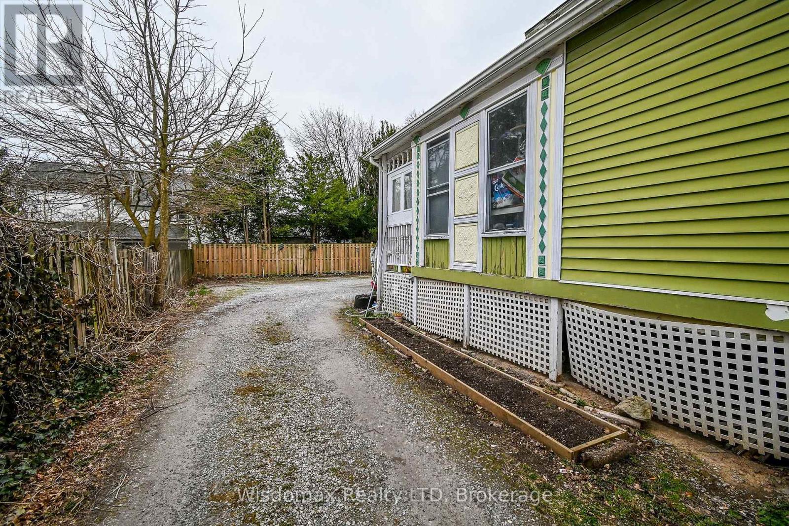 4300 Simcoe Street, Niagara Falls, Ontario  L2E 1T6 - Photo 25 - X12090816