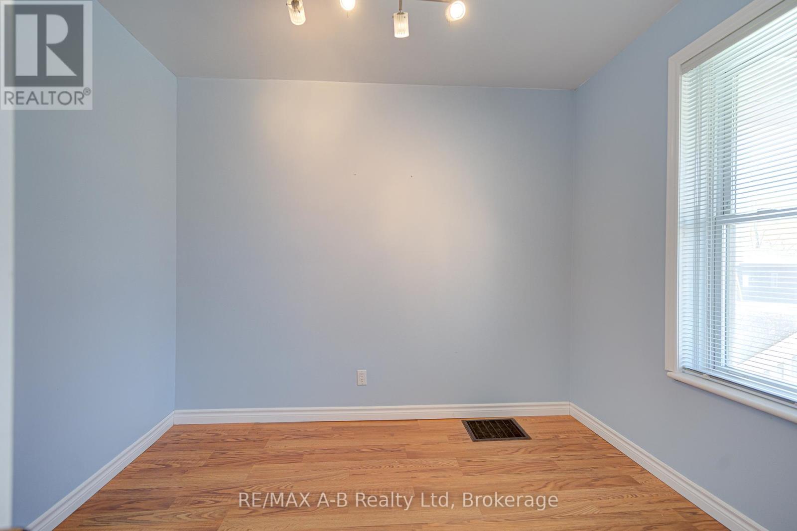 251 Hedley Street, Cambridge, Ontario  N3H 3X9 - Photo 10 - X12090802