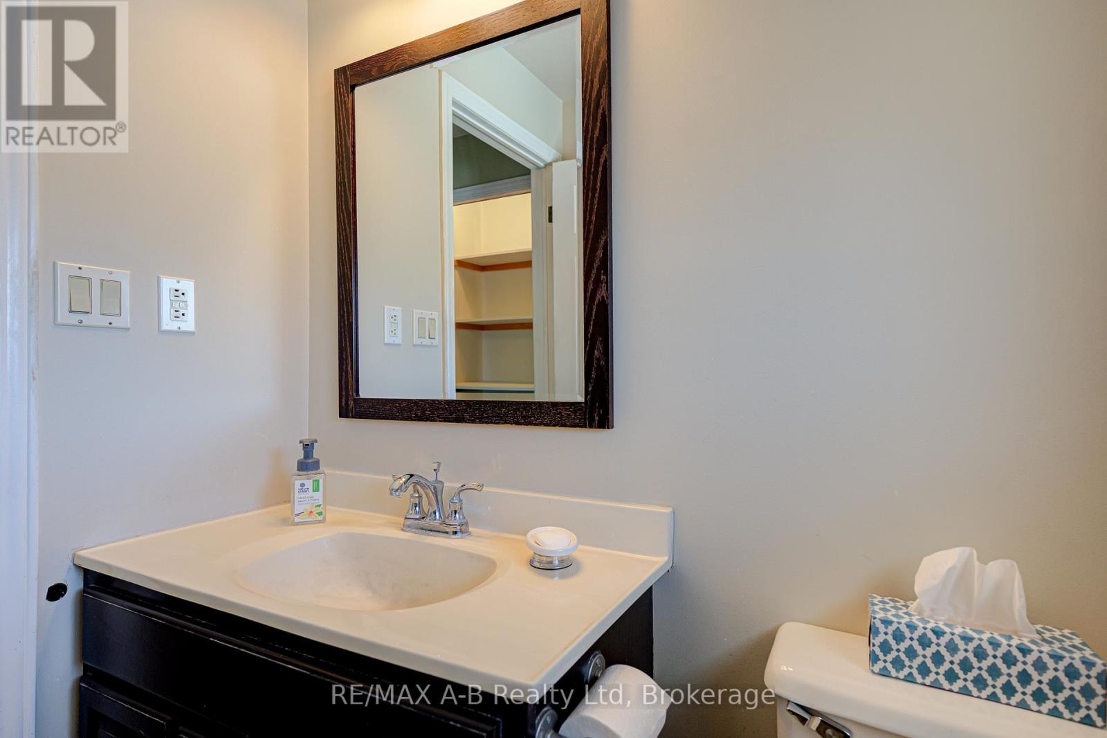 251 Hedley Street, Cambridge, Ontario  N3H 3X9 - Photo 35 - X12090802