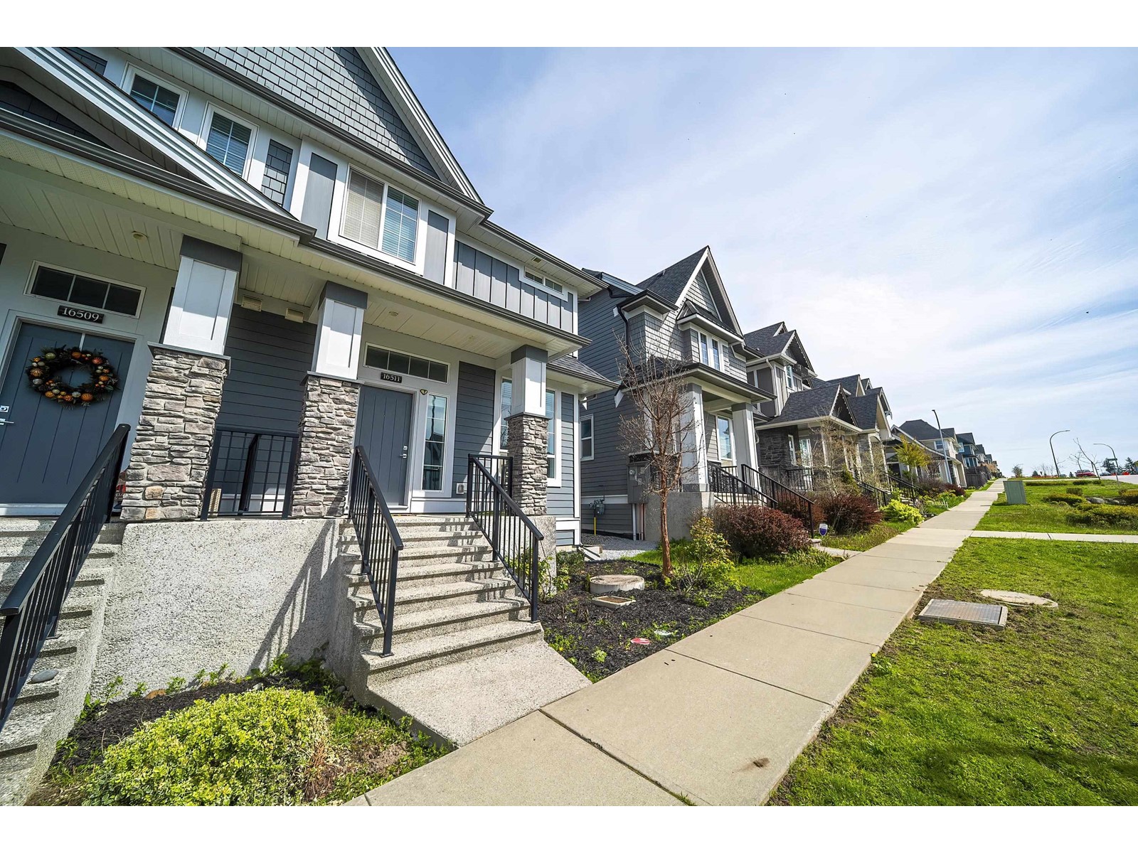 Property at 16511 21 AVENUE image 3