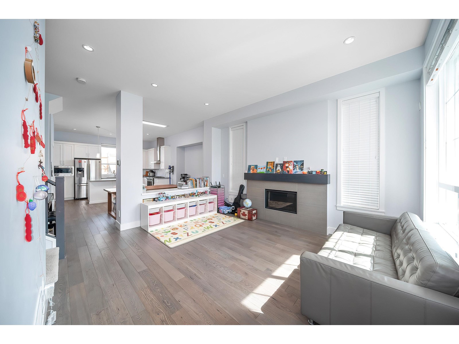 Property at 16511 21 AVENUE image 5