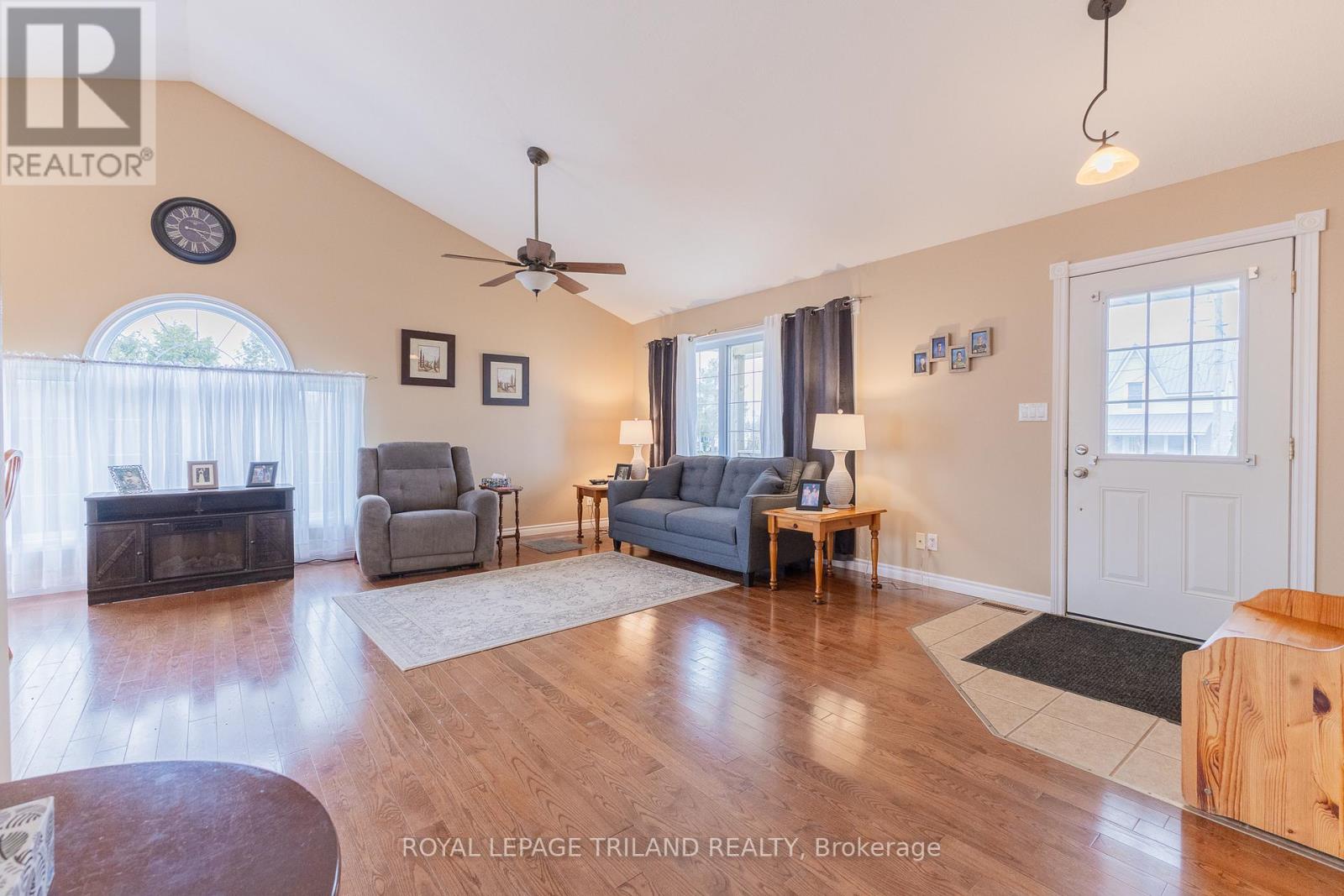42 King Street, Lambton Shores, Ontario  N0M 2N0 - Photo 2 - X12089511