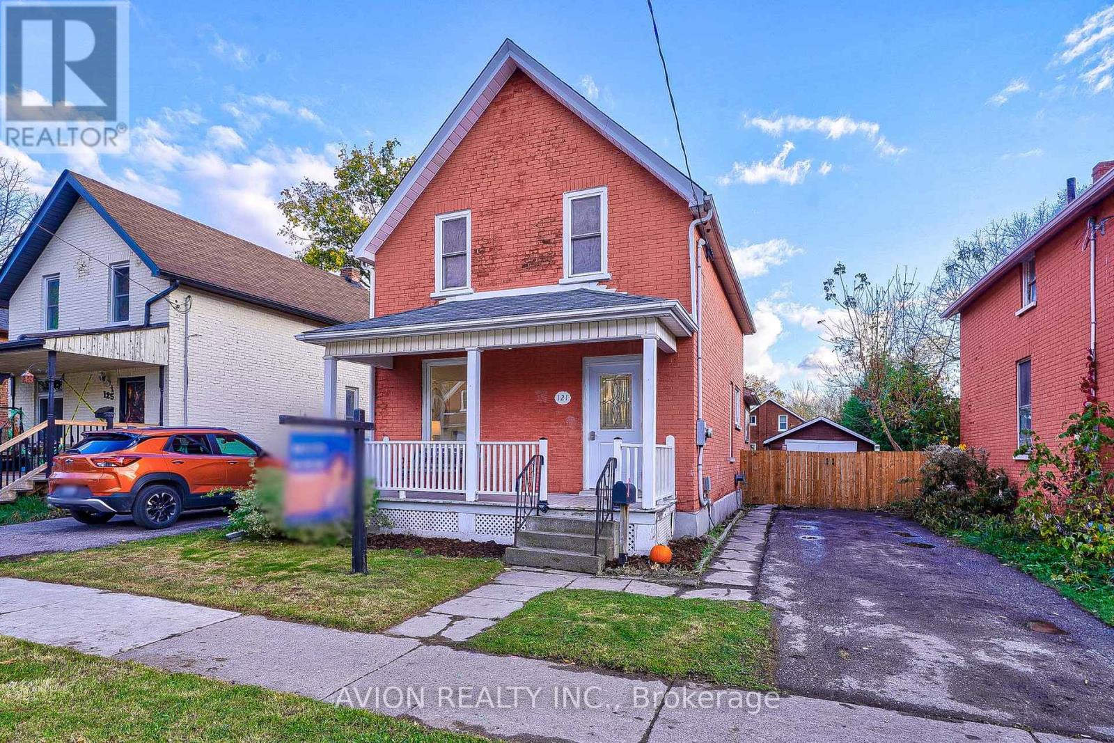 121 STACEY AVENUE, Oshawa, Ontario