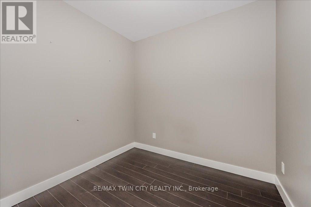 1707 - 1 Victoria Street S, Kitchener, Ontario  N2G 0B5 - Photo 14 - X12090837