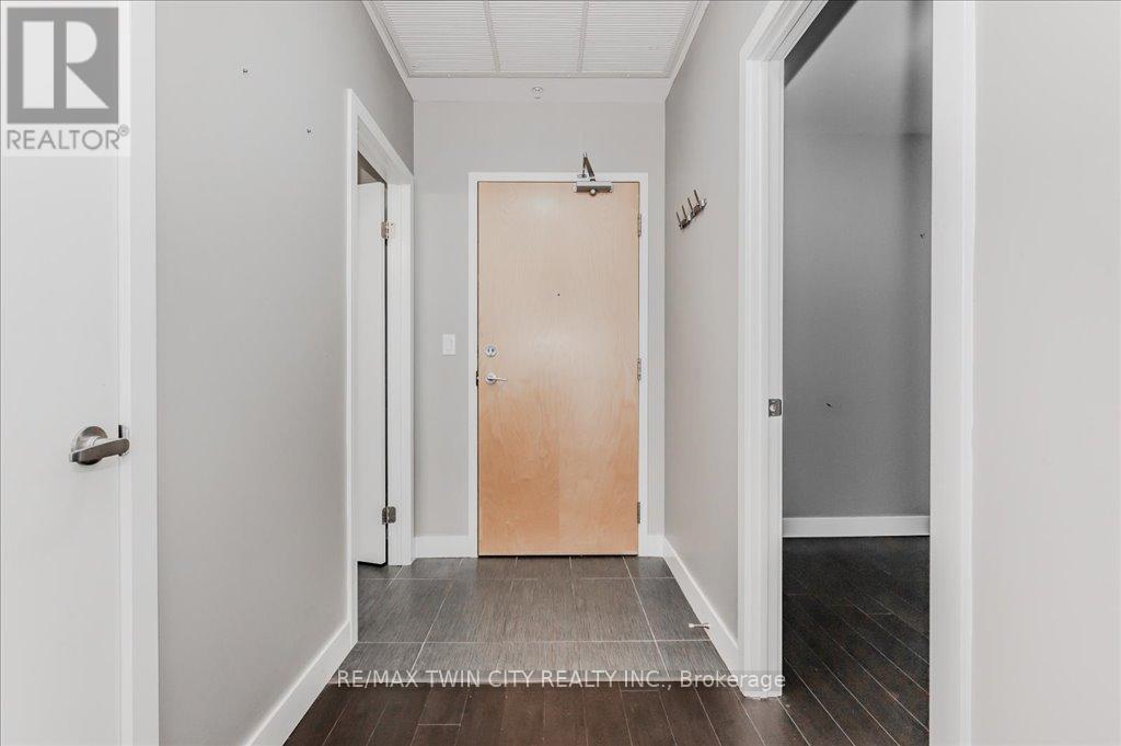1707 - 1 Victoria Street S, Kitchener, Ontario  N2G 0B5 - Photo 4 - X12090837