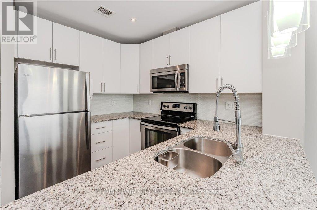 1707 - 1 Victoria Street S, Kitchener, Ontario  N2G 0B5 - Photo 9 - X12090837