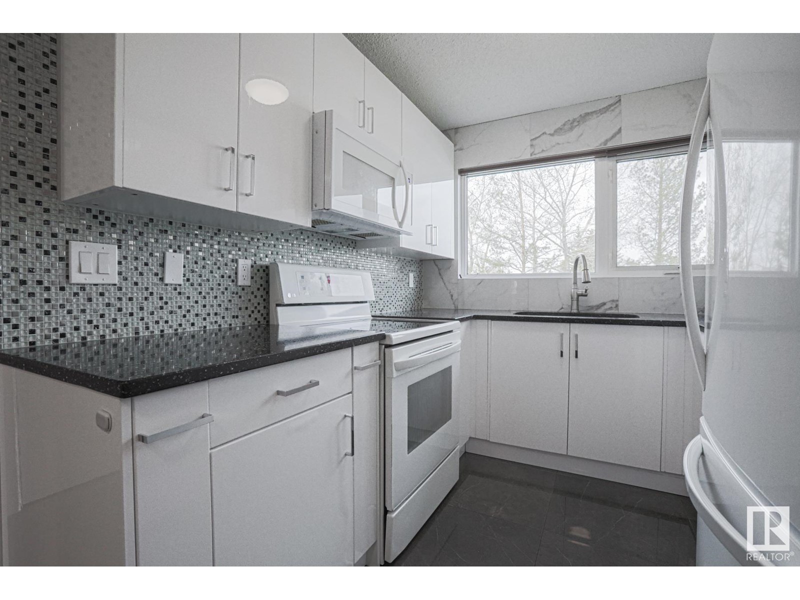 Property at 10634 BEAUMARIS RD NW image 5