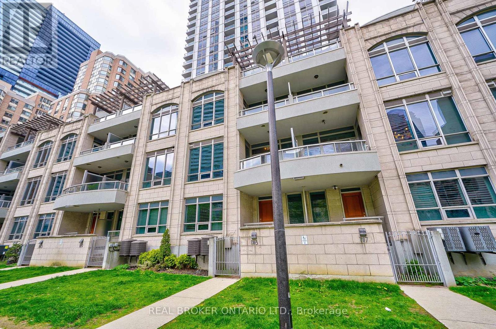 Th08 - 761 Bay Street, Toronto, Ontario  M5G 2R2 - Photo 1 - C12090862