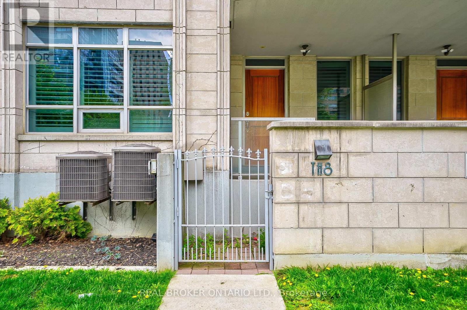 Th08 - 761 Bay Street, Toronto, Ontario  M5G 2R2 - Photo 3 - C12090862