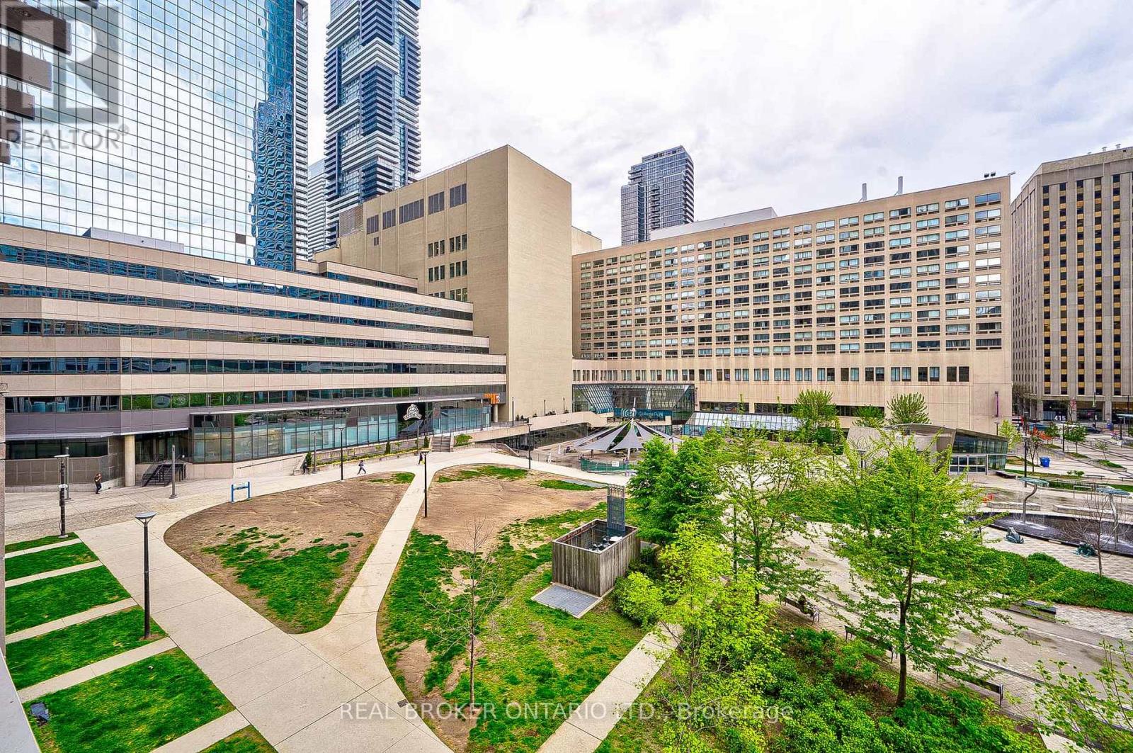 Th08 - 761 Bay Street, Toronto, Ontario  M5G 2R2 - Photo 37 - C12090862