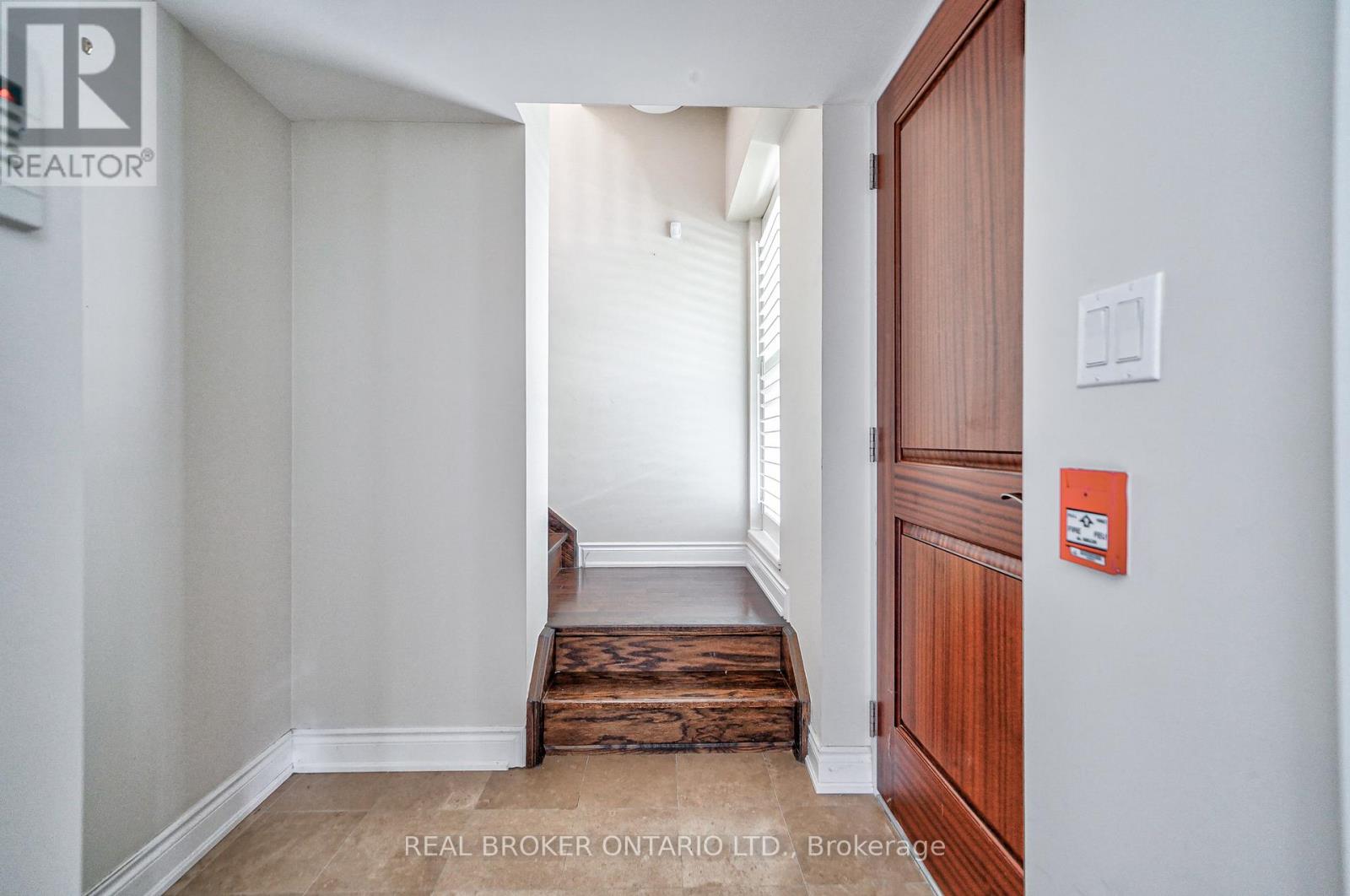 Th08 - 761 Bay Street, Toronto, Ontario  M5G 2R2 - Photo 8 - C12090862