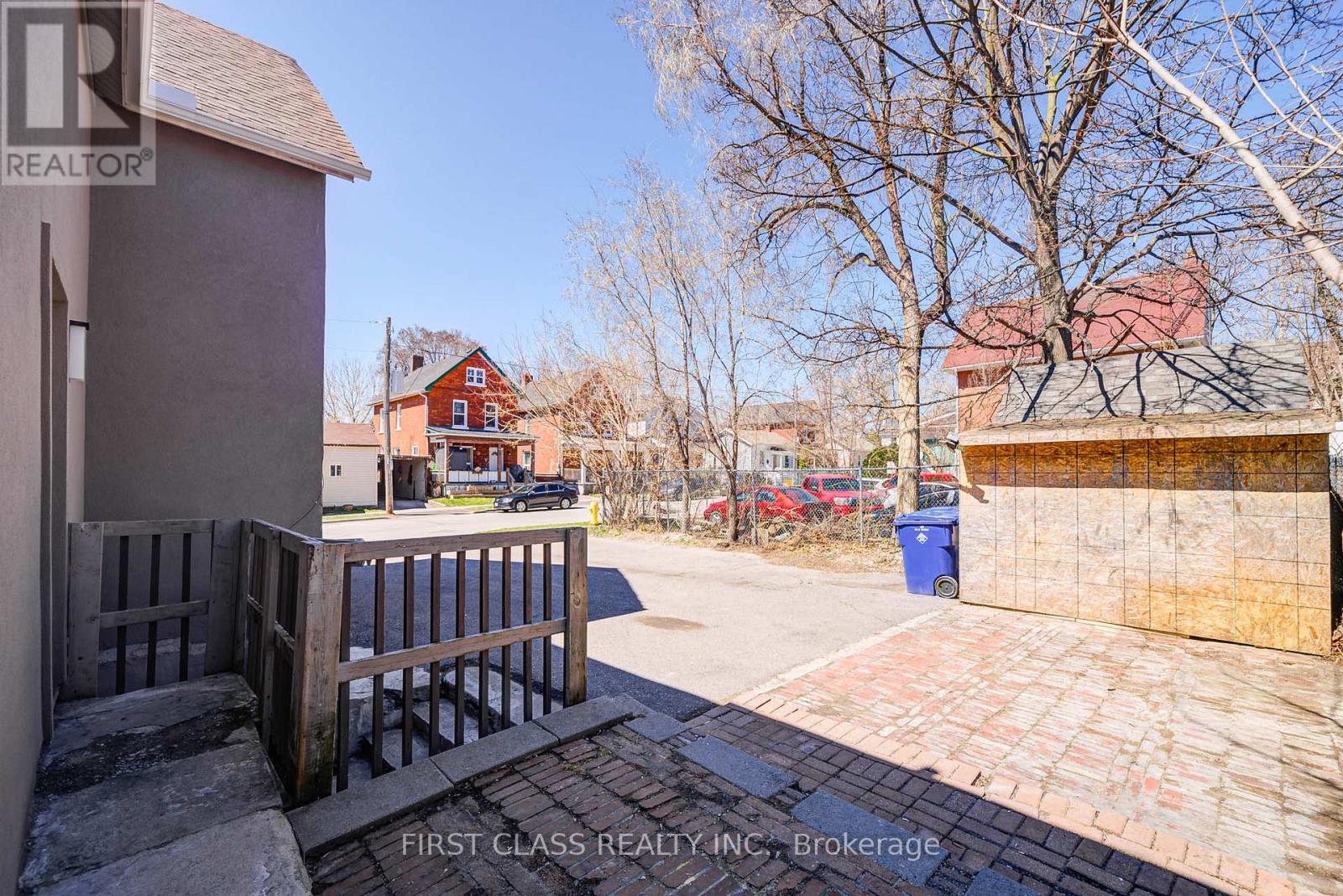 Property at 24 COLBORNE STREET W image 4