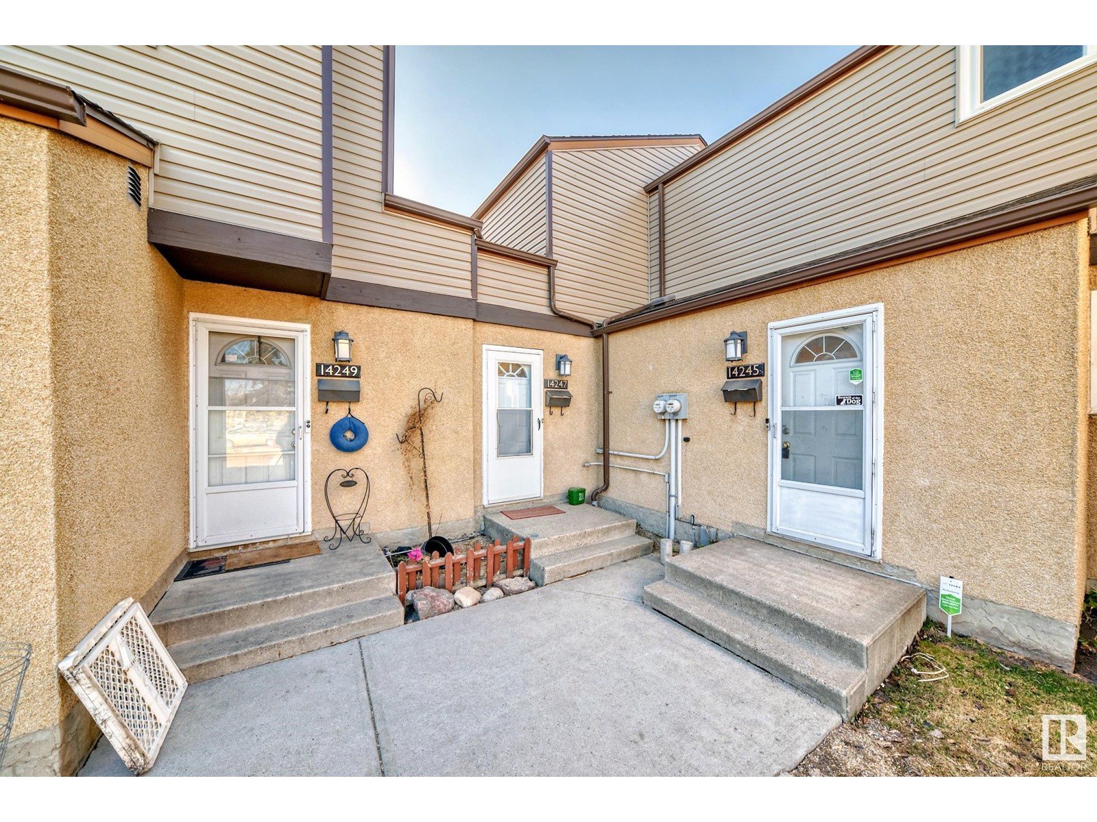 Property at 14247 23 ST NW image 1