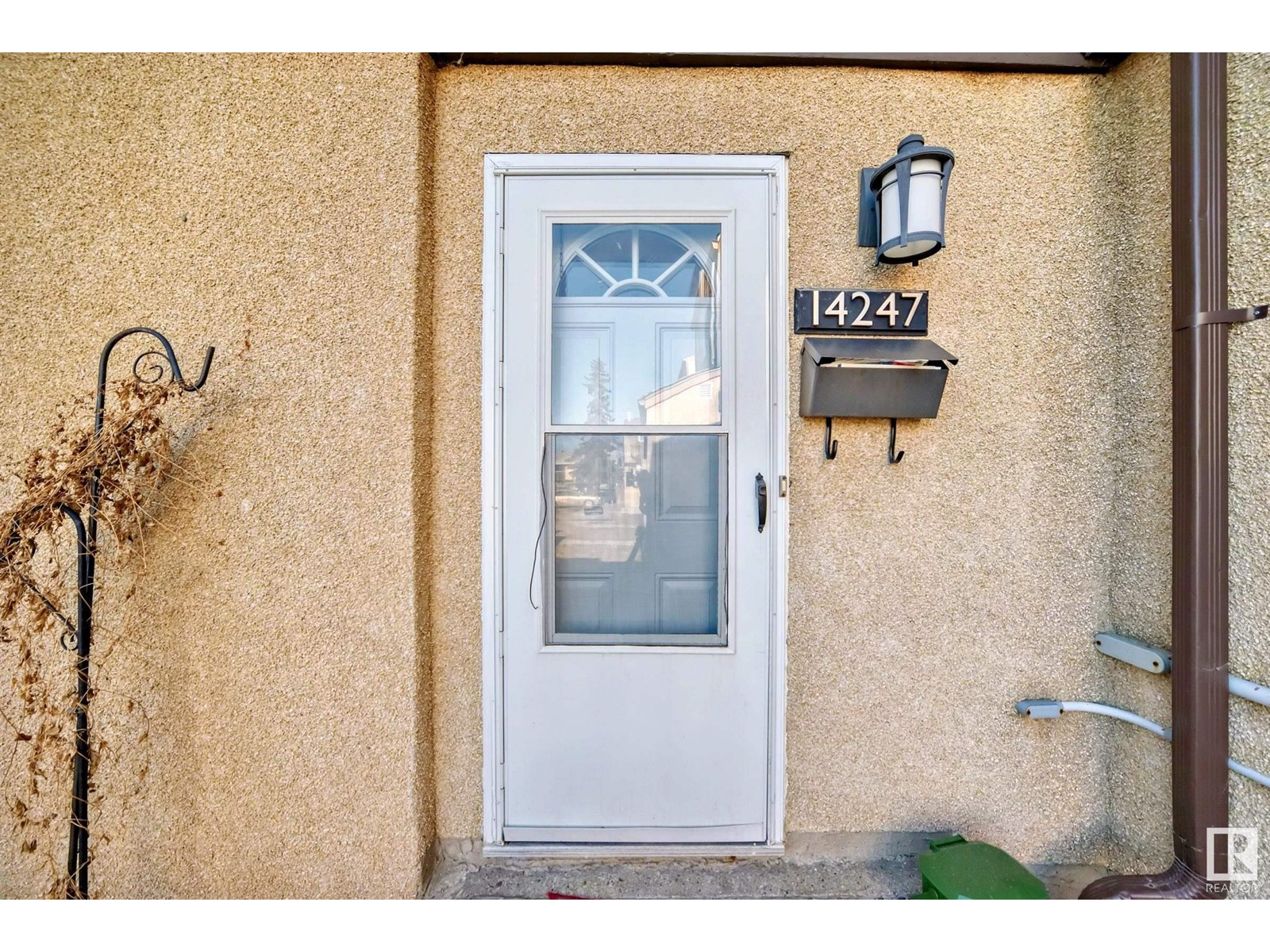 Property at 14247 23 ST NW image 2