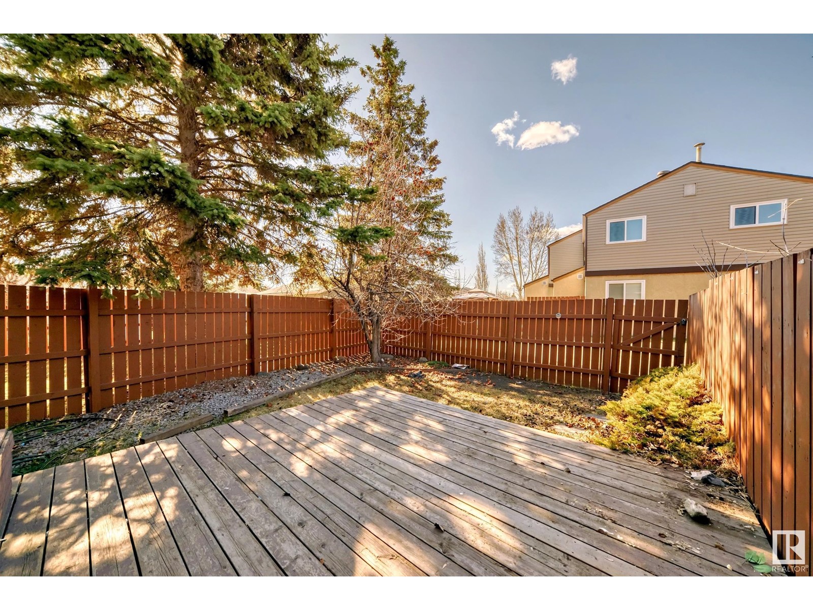 Property at 14247 23 ST NW image 4