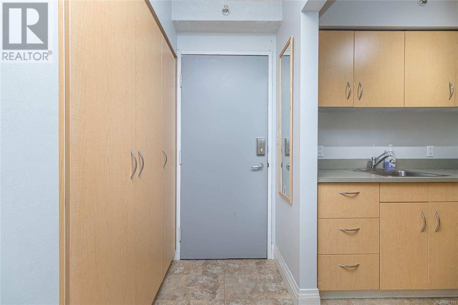 Property at 110 2757 Quadra St image 2