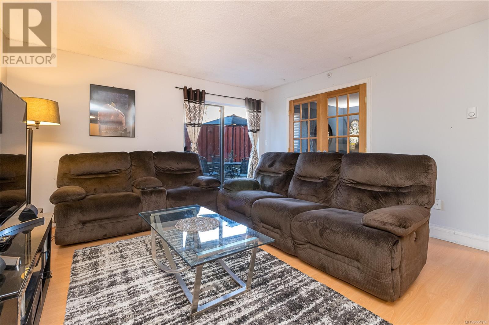 Property at 110 2757 Quadra St image 3