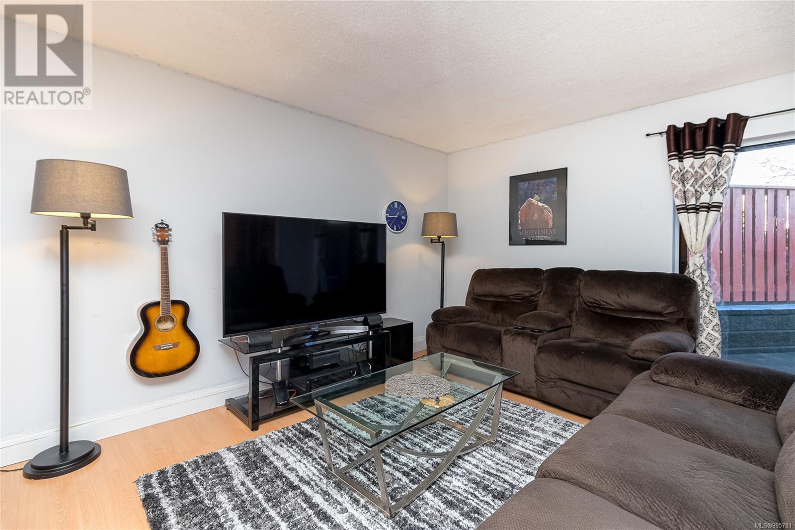 Property at 110 2757 Quadra St image 4