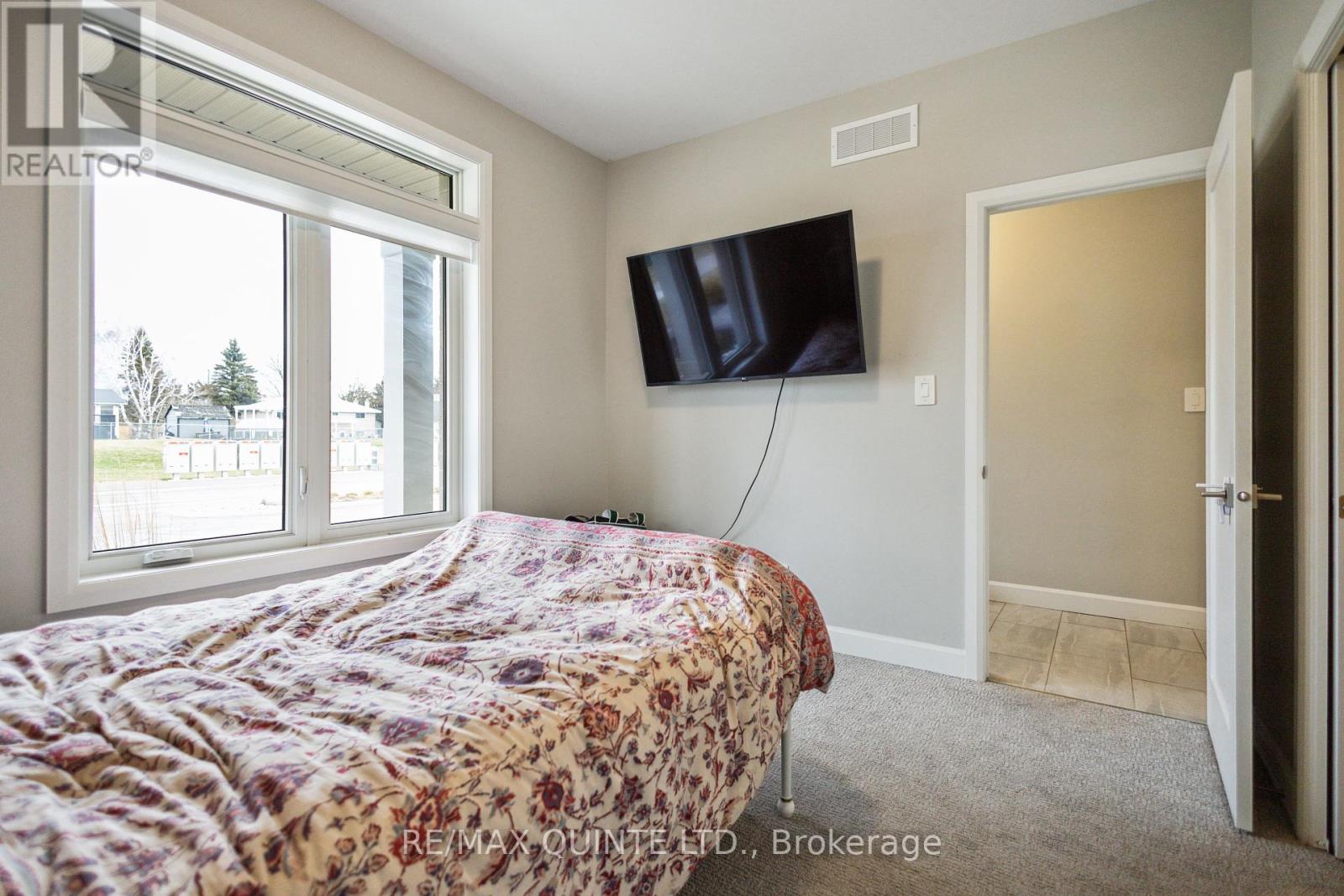 70 Riverstone Way, Belleville (Thurlow Ward), Ontario  K8N 0S6 - Photo 13 - X12090937