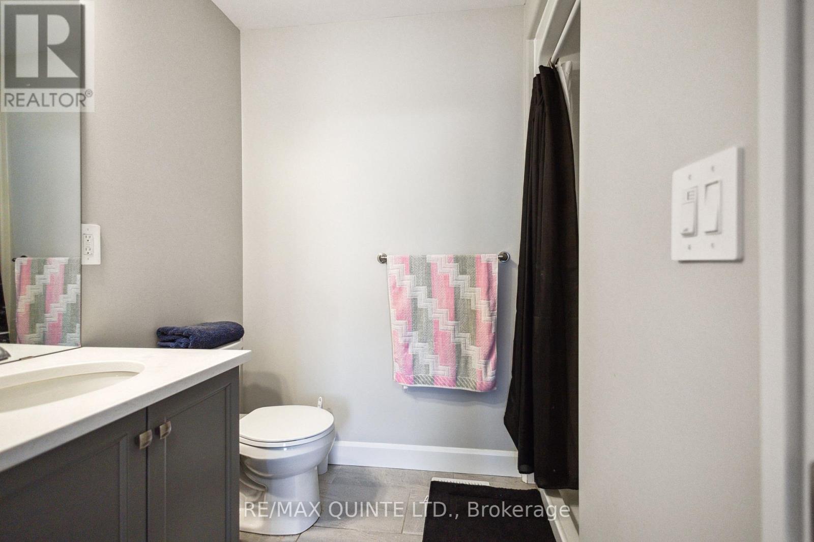 70 Riverstone Way, Belleville (Thurlow Ward), Ontario  K8N 0S6 - Photo 14 - X12090937
