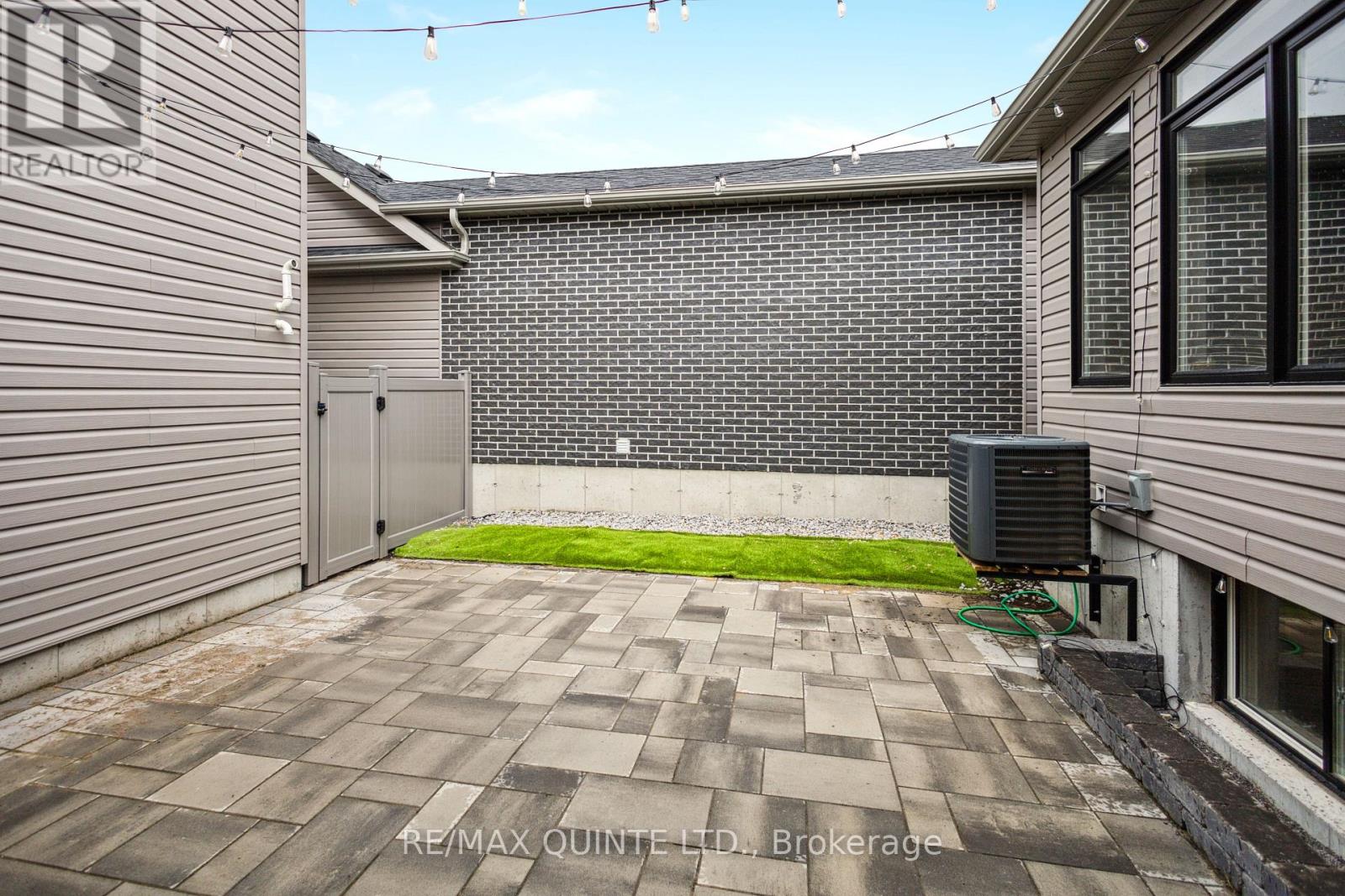 70 Riverstone Way, Belleville (Thurlow Ward), Ontario  K8N 0S6 - Photo 37 - X12090937