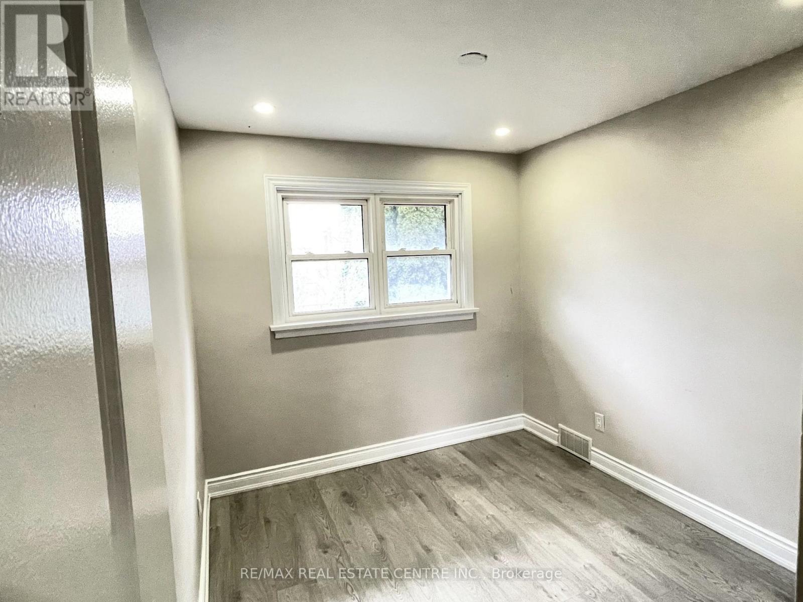 5866 Valley Way, Niagara Falls, Ontario  L2E 1Y1 - Photo 13 - X12090903