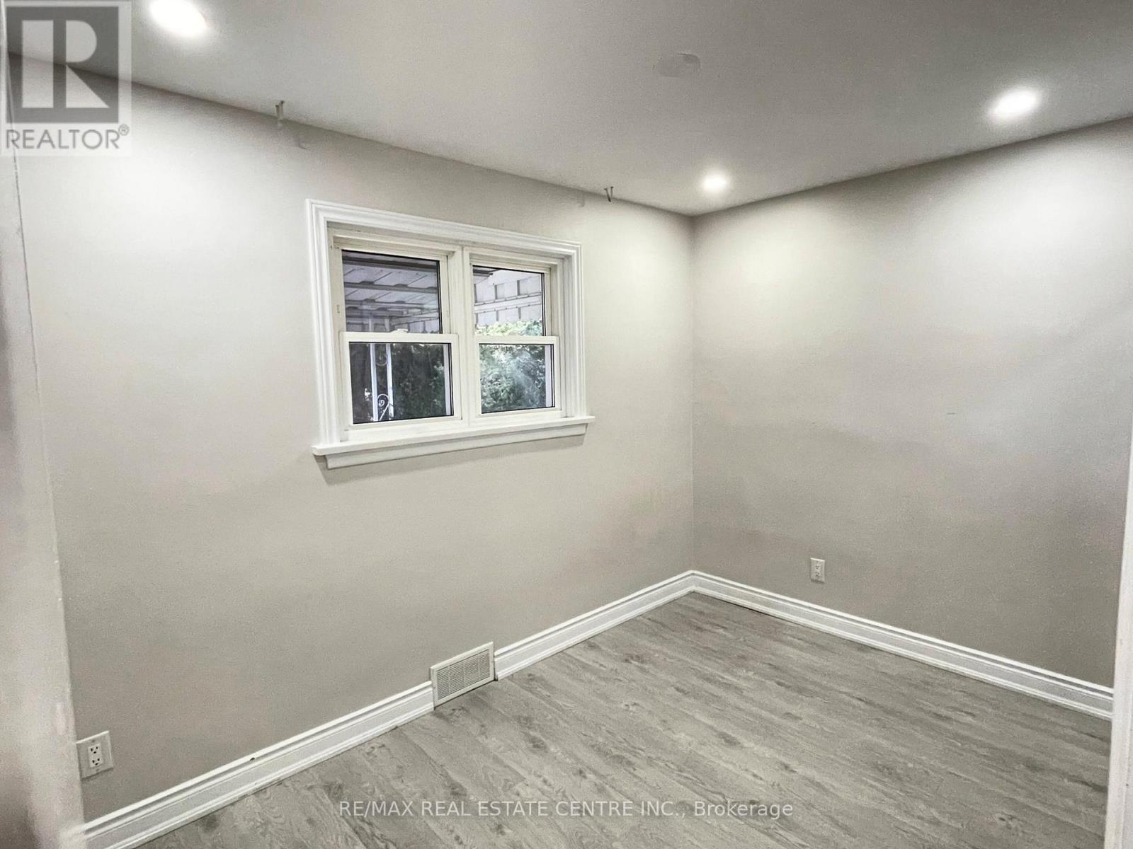 5866 Valley Way, Niagara Falls, Ontario  L2E 1Y1 - Photo 12 - X12090903