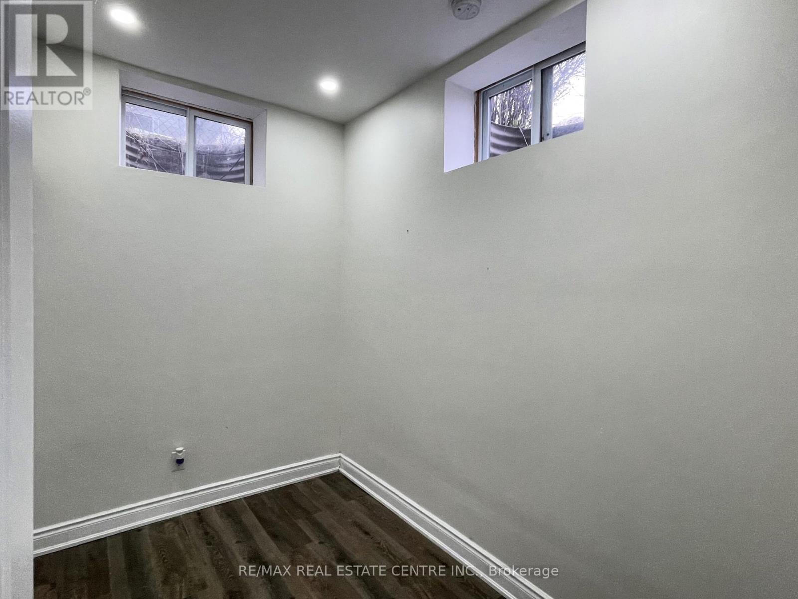 5866 Valley Way, Niagara Falls, Ontario  L2E 1Y1 - Photo 19 - X12090903