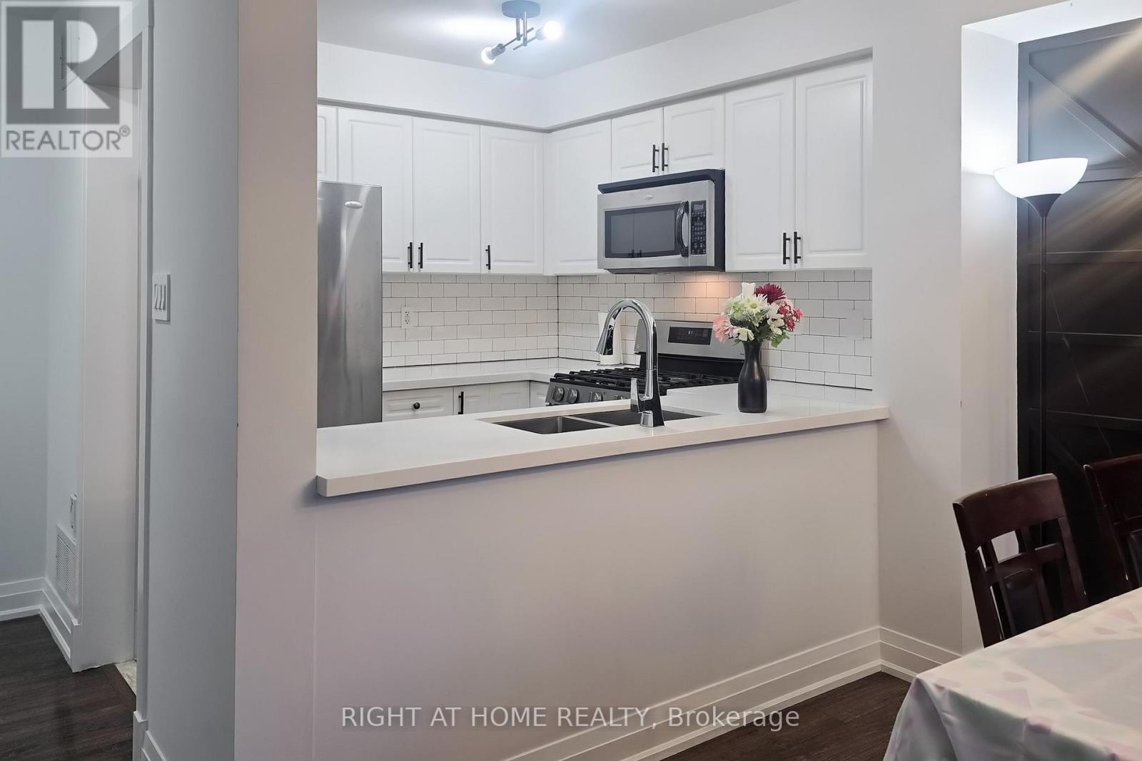 7 Macmillan Avenue, Whitby, Ontario  L1R 3H4 - Photo 12 - E12090928