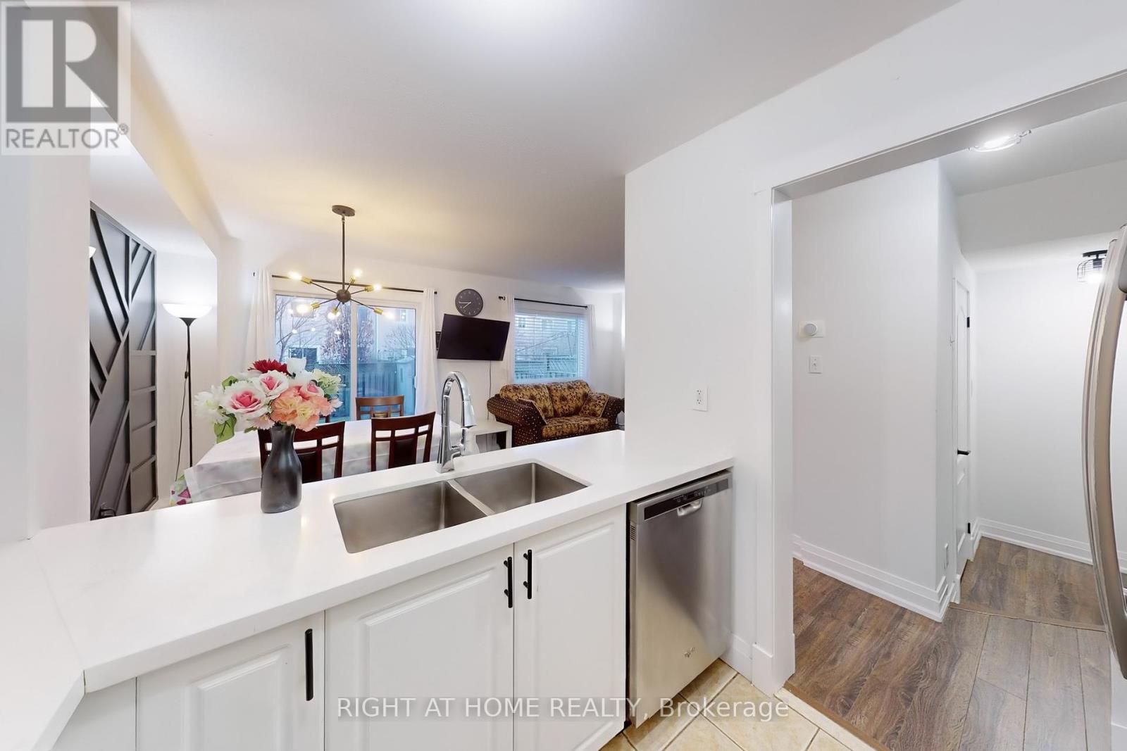 7 Macmillan Avenue, Whitby, Ontario  L1R 3H4 - Photo 6 - E12090928